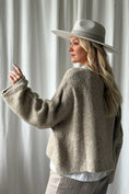 Bild in Galerie laden, PHILO - Strick Pullover - Plüsch Beige
