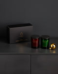 Bild in Galerie laden, 2er Set Weihnachtsduftkerzen in Geschenkbox
