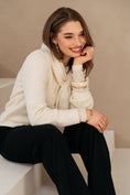 Bild in Galerie laden, &Co Woman Spitzenshirt TRIS LACE Creme

