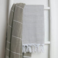 Bild in Galerie laden, Baumwolltuch Streifen – Pareo, Sarong & Strandtuch aus 100% Baumwolle

