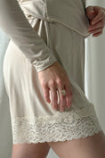 Carica l'immagine nel visualizzatore della galleria, Shorts in pizzo Bamboo neri

