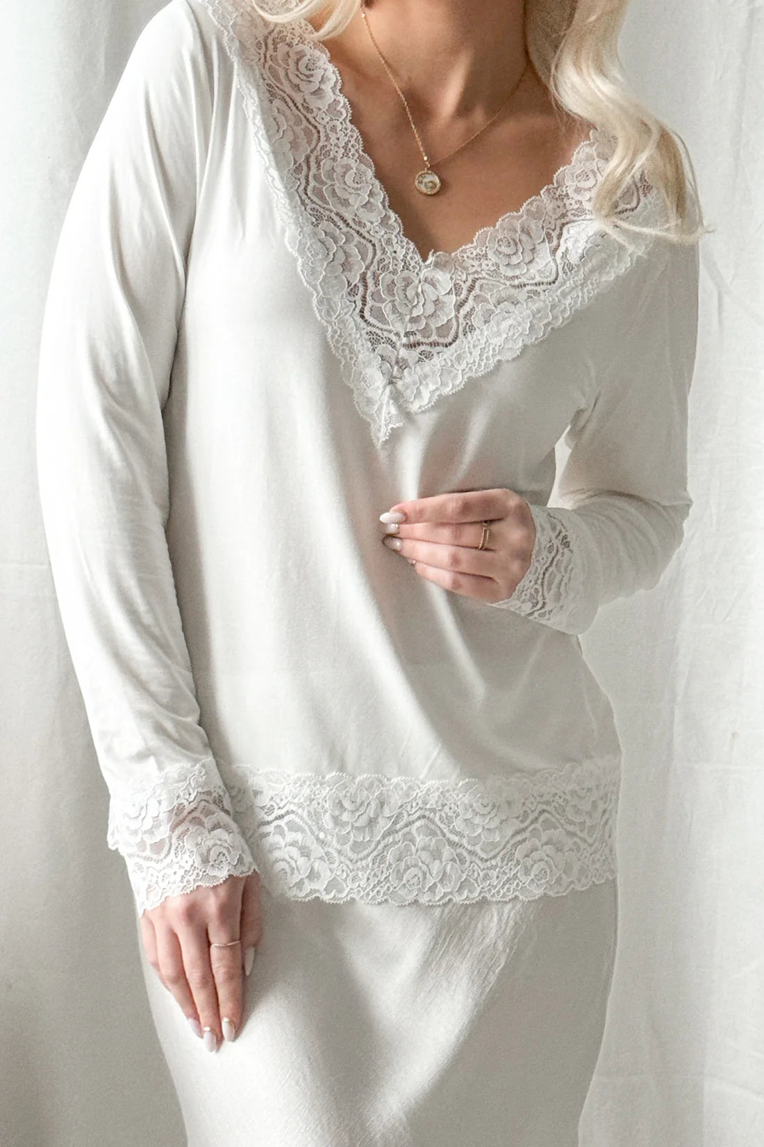 Bambus Langarmshirt Damen DIVINE mit Spitze – Weiß | BYPIAS
