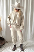 Bild in Galerie laden, ByPias Bohemiana Sweatshirt – Vintage Wash | Beige | One Size
