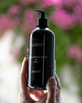 Charger l'image dans la galerie, BULGARIAN ROSE & OUD 500ml Gel douche / savon pour les mains
