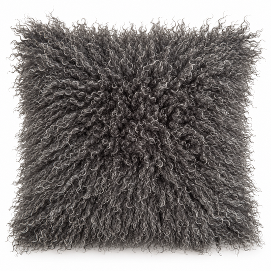 CURLY Kissenbezug in Anthrazit aus weichem Lammfellimitat, 48 × 48 cm
