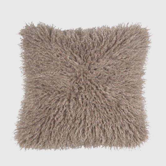 CURLY Kissenbezug in Sand aus weichem Lammfellimitat, 48 × 48 cm