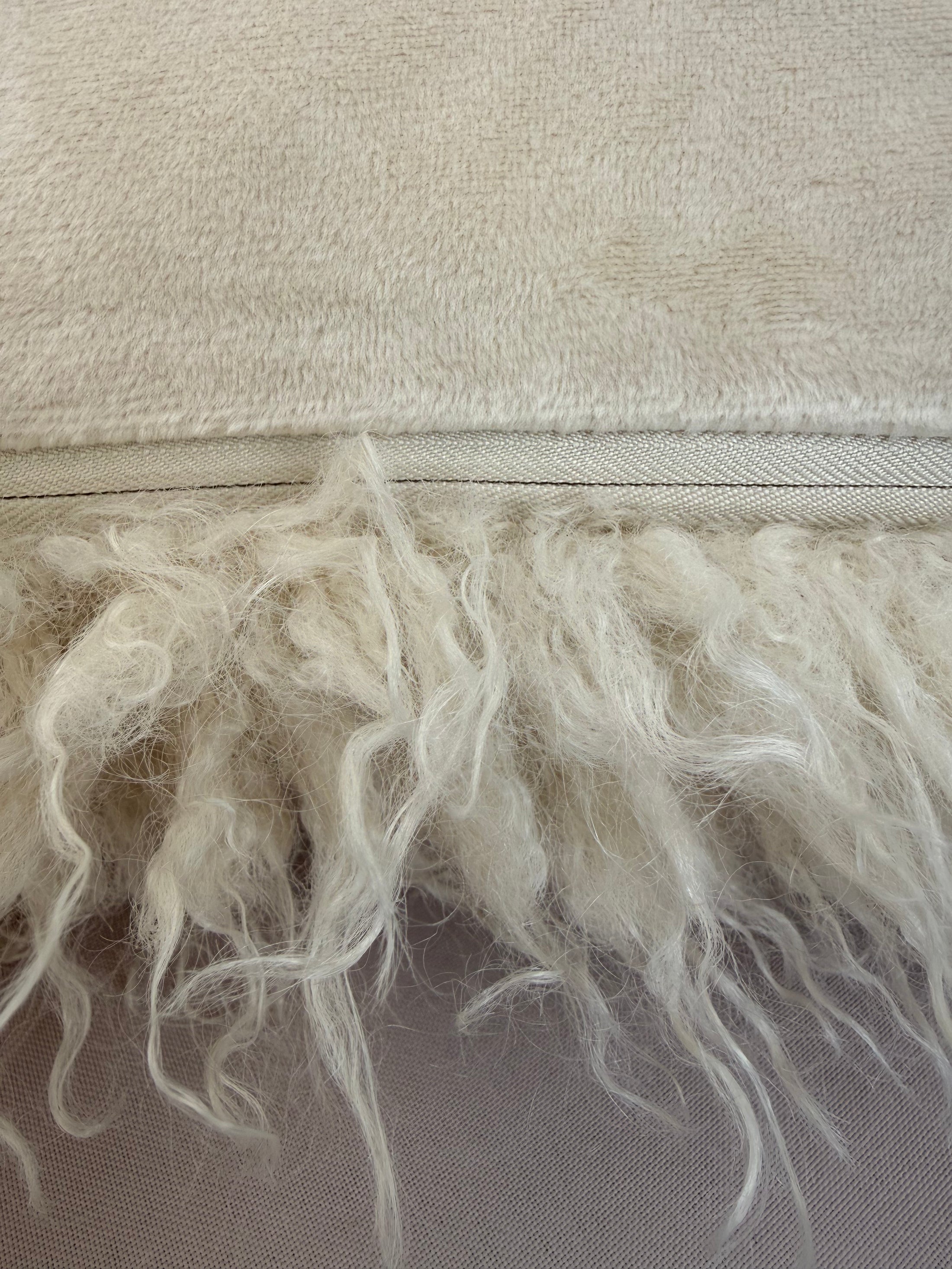 Reissverschluss des CURLY Kissenbezugs in Off-White