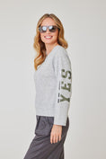 Load image in gallery, Graues Damen Sweatshirt mit YES NO Print auf den Ärmeln
