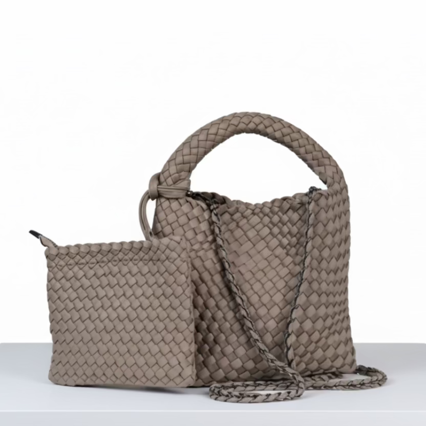 kleine Neopren-Tasche mit separater Innentasche und Schulterriemen in Taupe