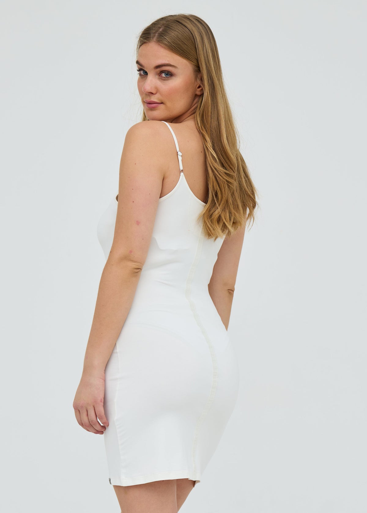 Robe à bretelles spaghetti NÜ Denmark CAPE - blanc cassé