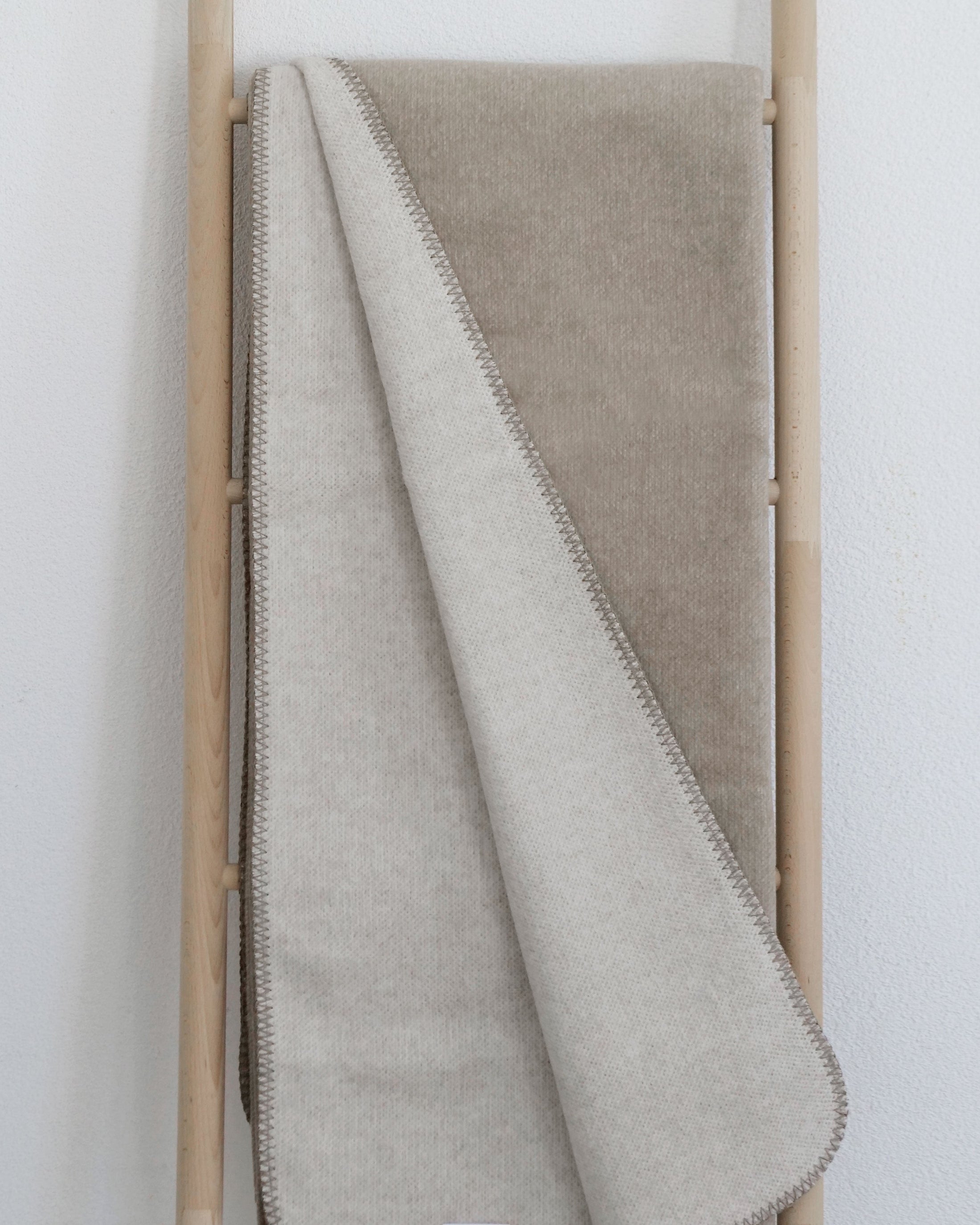 Wohndecke von Riema Germany aus recyceter Baumwolle in Braun 230 x 150 cm gross