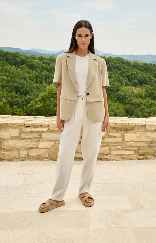 Pantalon cargo à jambe droite et plis à la taille – Beige