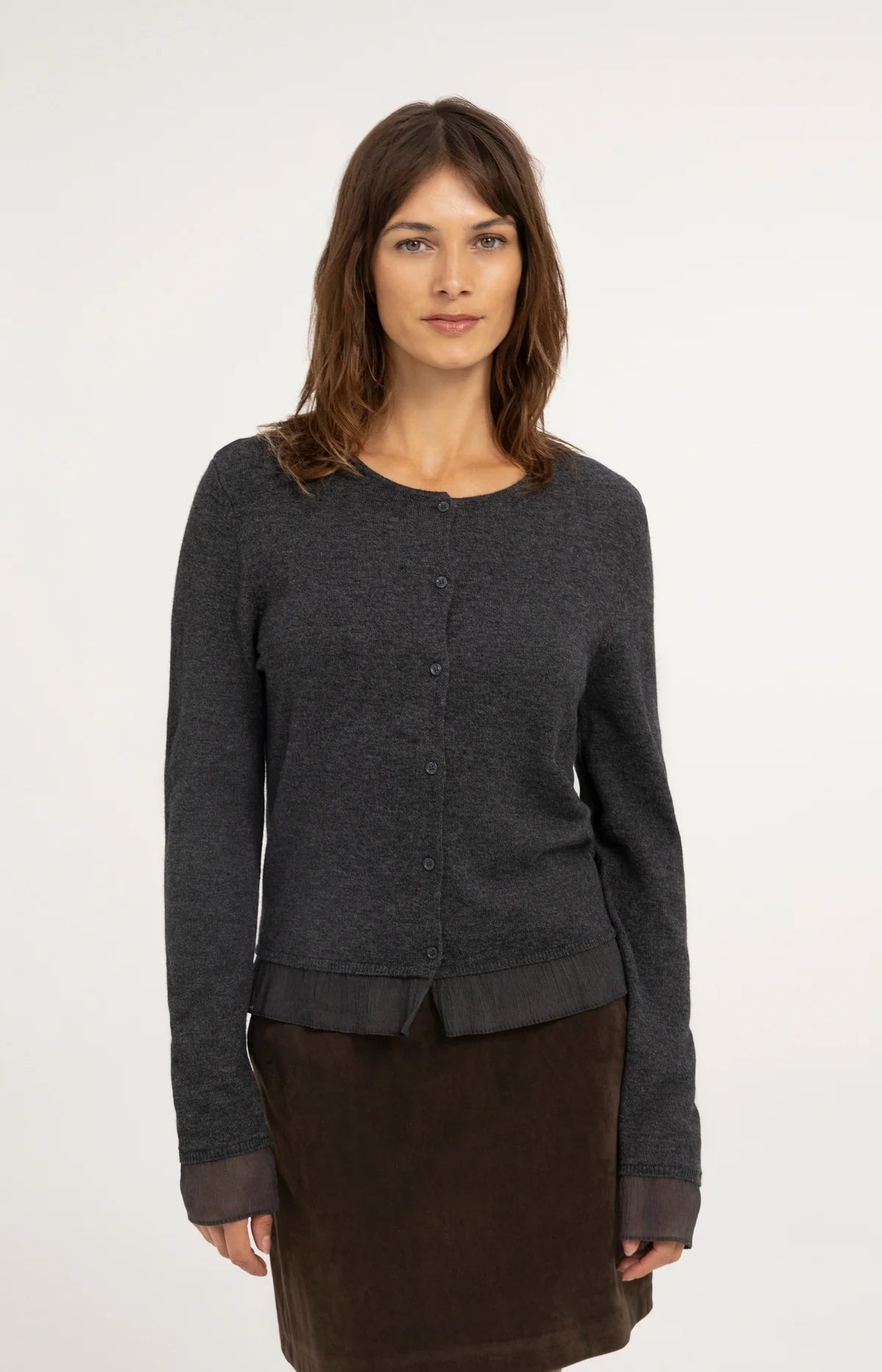 Feinstrick-Strickjacke mit Knöpfen – Anthrazit