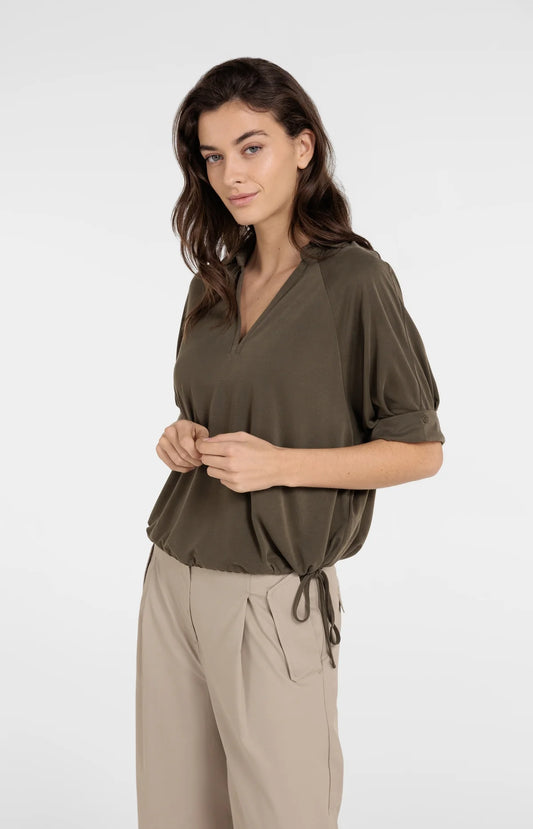 YAYA Jersey-Oberteil mit Zierfalten und V-Ausschnitt – Military Green
