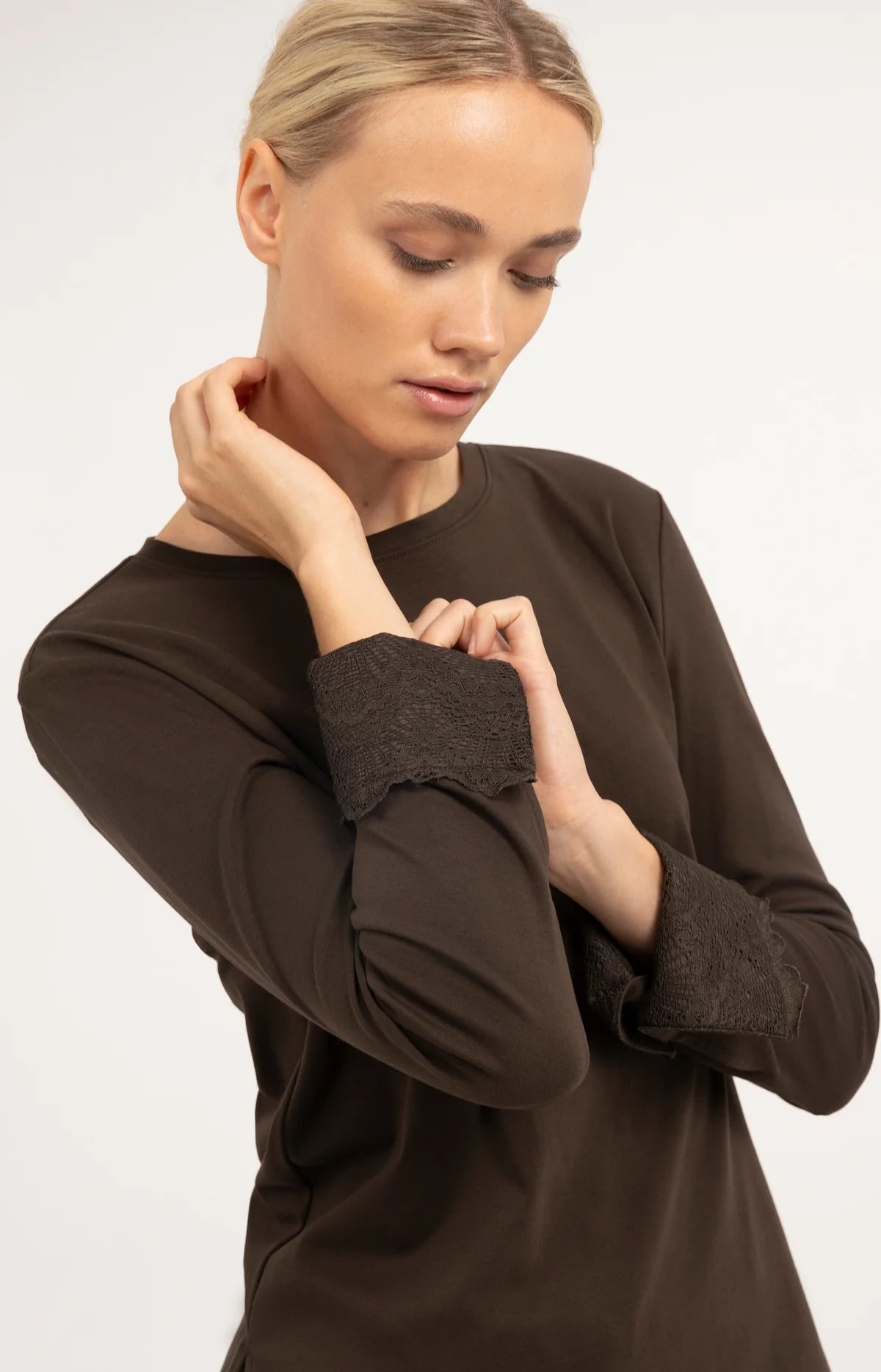 Langarmshirt mit Spitzenbündchen – Dunkelbraun