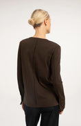 Charger l'image dans la galerie, Langarmshirt mit Spitzenbündchen – Dunkelbraun
