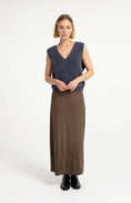 Bild in Galerie laden, YAYA Alpaka Pullunder mit V-Ausschnitt grau melange
