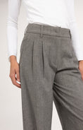 Charger l'image dans la galerie, Stoffhose mit weitem Bein und hohem Bund – Grau
