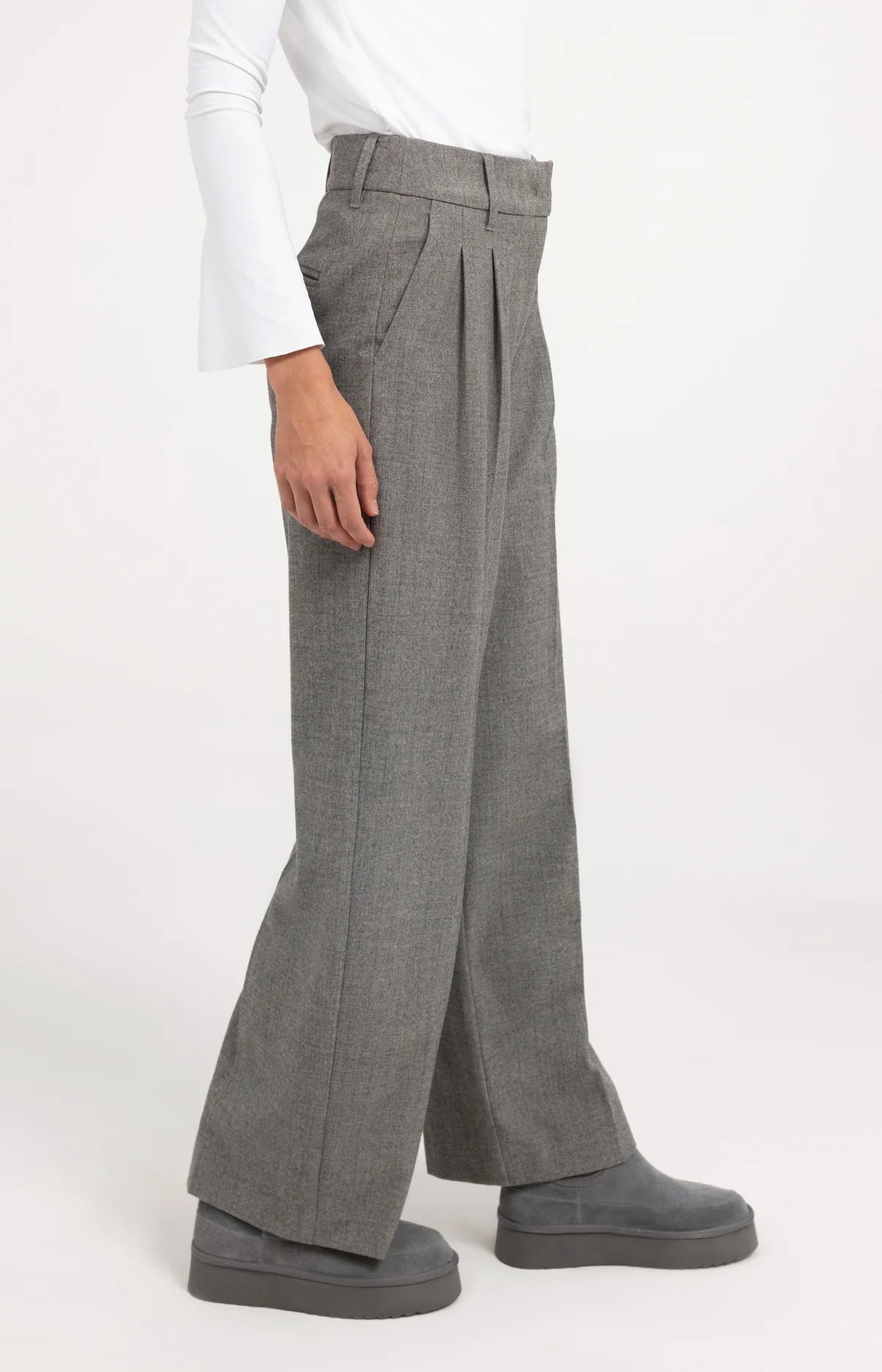 Stoffhose mit weitem Bein und hohem Bund – Grau