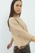 Carica immagine nella galleria, Strickpullover mit hohem Kragen – Beige
