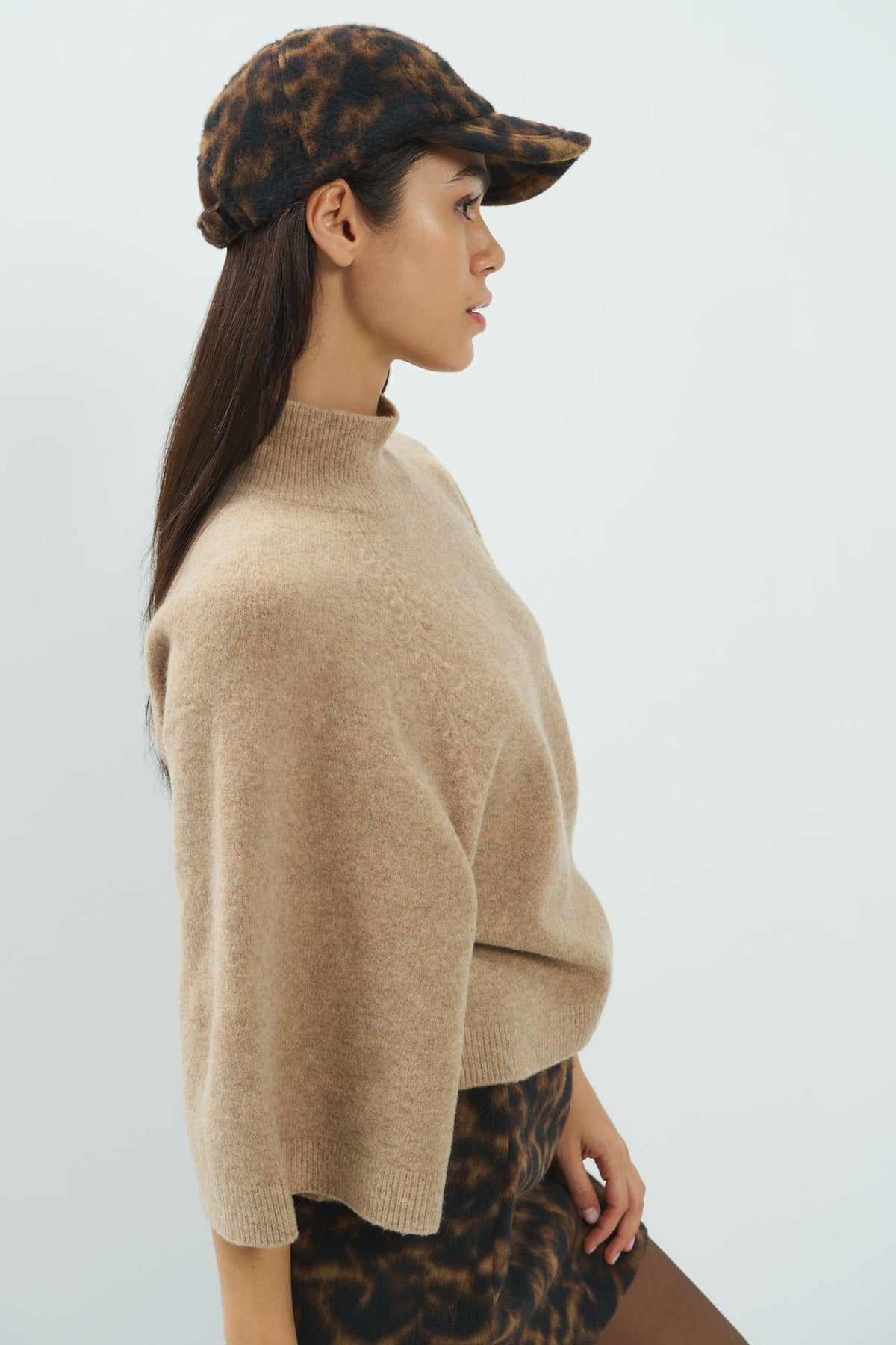 Strickpullover mit hohem Kragen – Beige