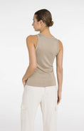 Bild in Galerie laden, YAYA Tanktop mit Ziernaht – Schlamm
