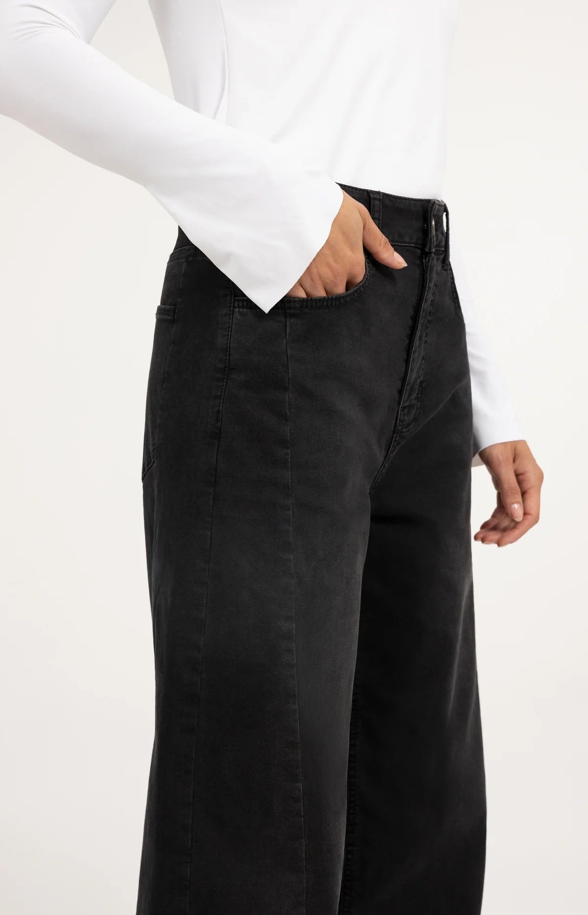 Wide-Leg-Jeans mit hohem Bund – Schwarz, Länge 34