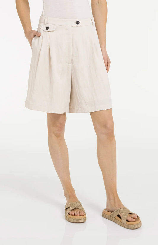 Short bermuda avec plis à la taille – Blanc crème nuageux