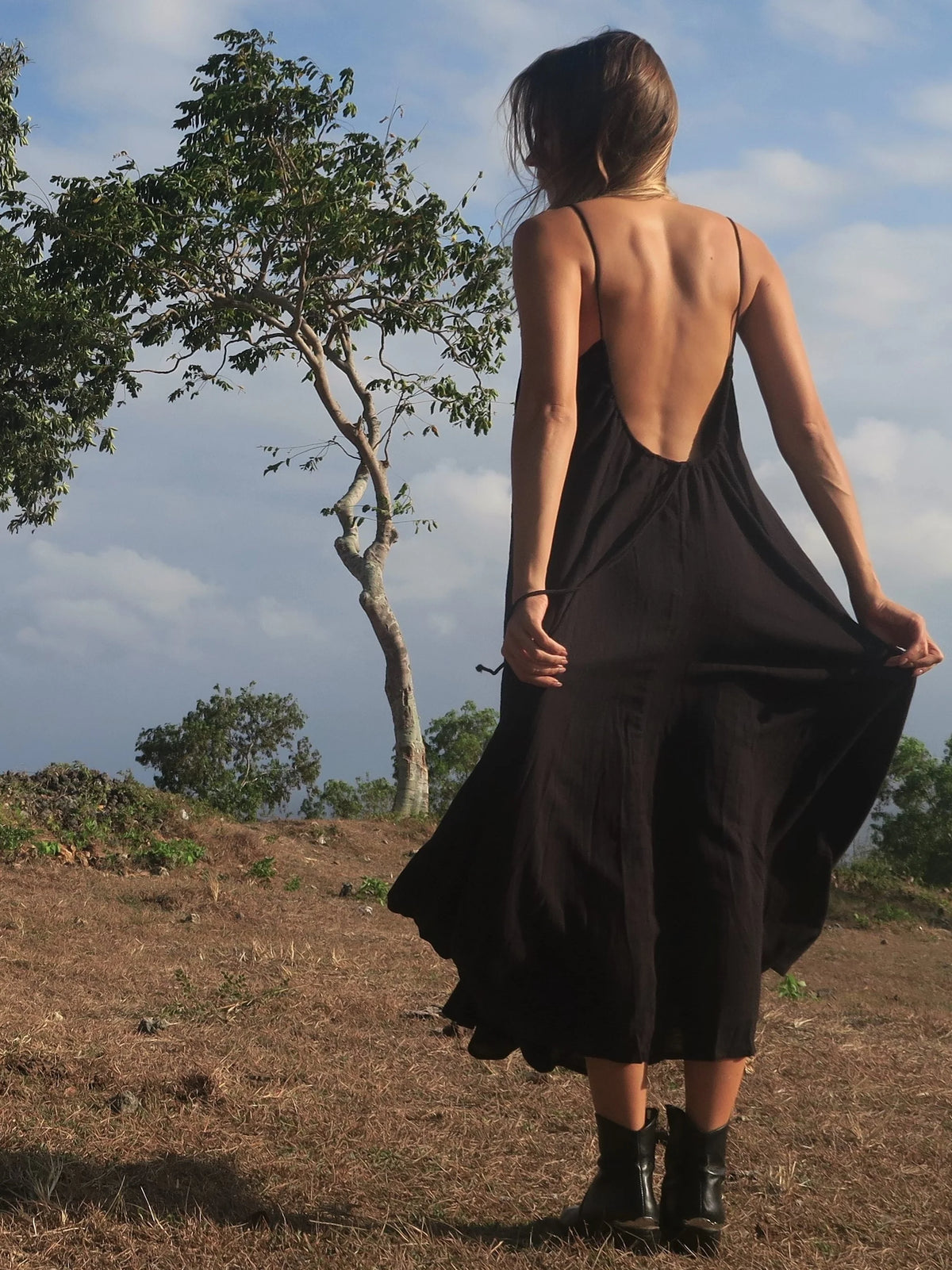 Kleid Amphitrite – Rückenfreies Maxikleid aus Baumwolle in Schwarz | Luciee
