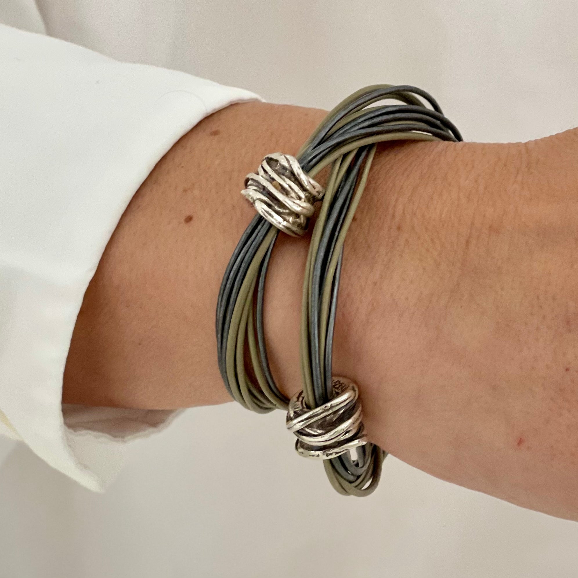 Lederarmband Rundriemen 2fach umschlungen