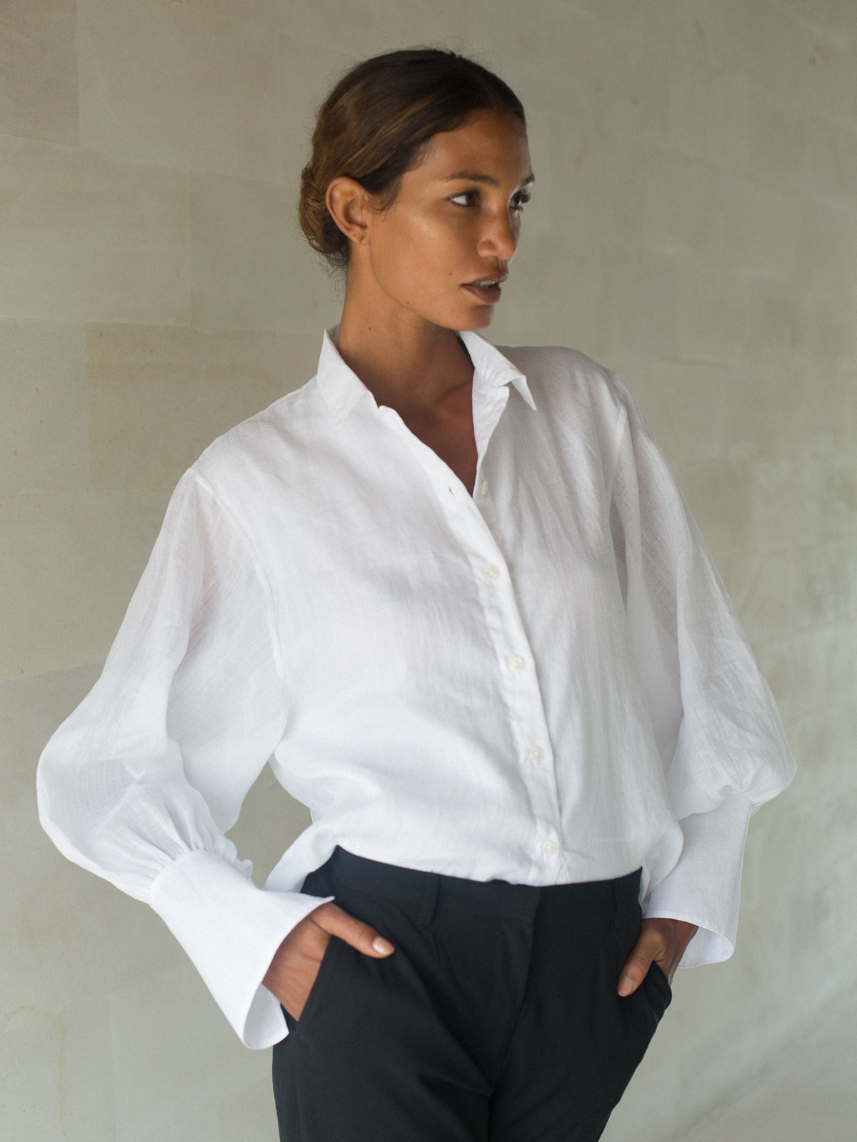 Blusa Luciee Eloise – blusa in ramia con maniche a palloncino bianca