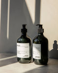 Bild in Galerie-Betrachter laden, MERAKI Body Wash - Linen Dew - 490ml Pumpflasche
