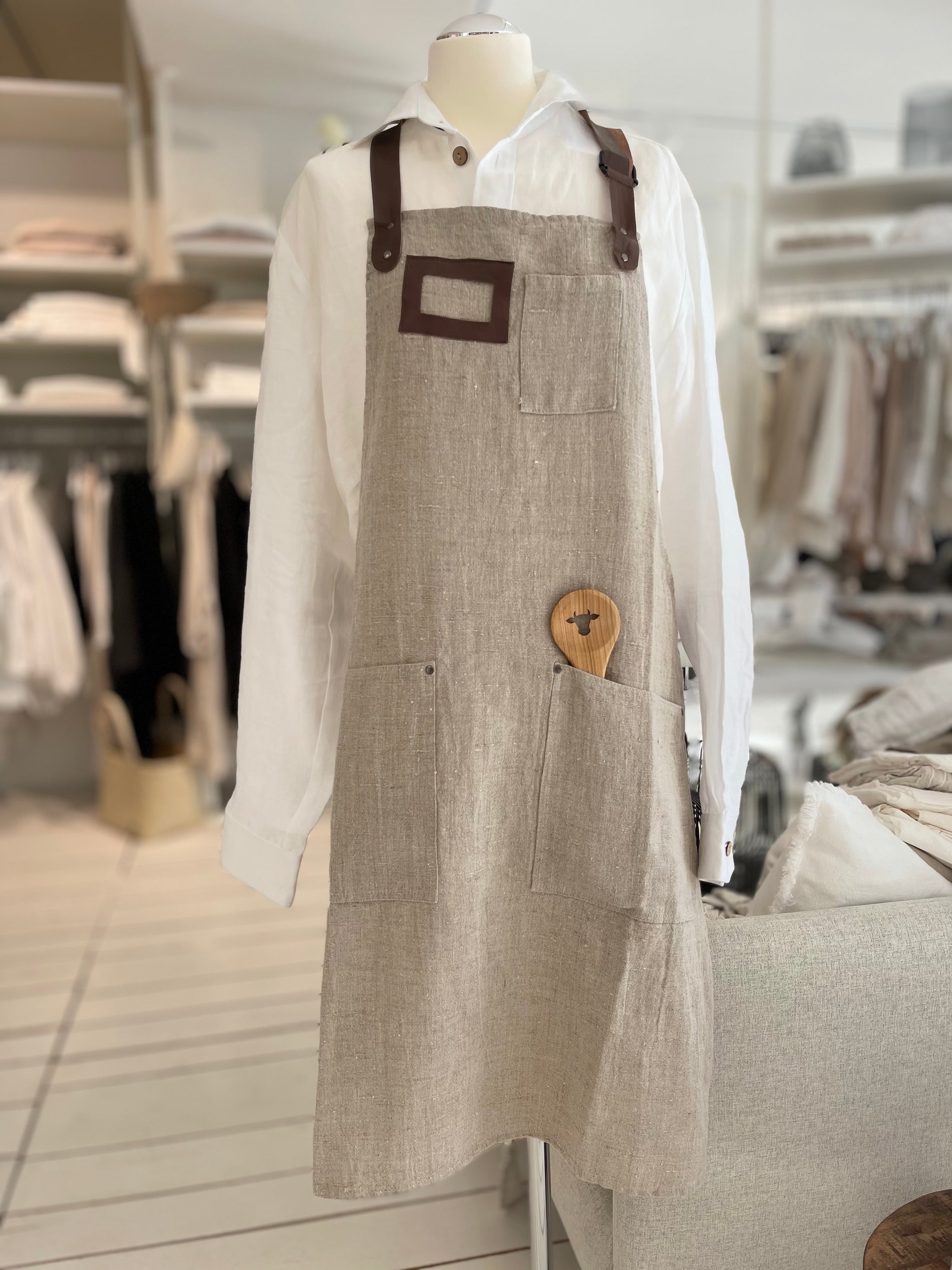Leinen Kochschürze mit Lederriemen und Taschen – Ein Stück vom Glück